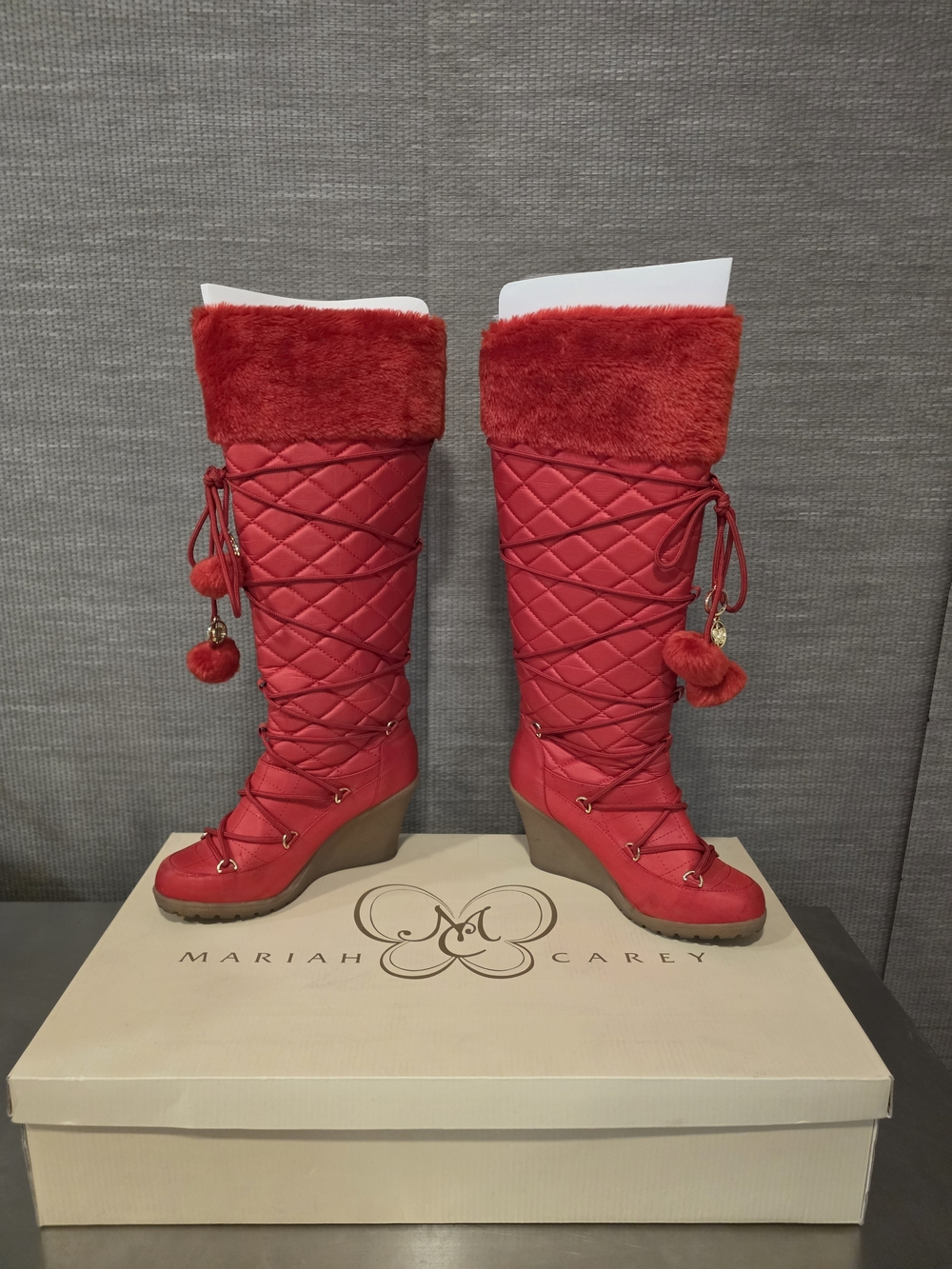 NIB Mariah Carey Red Quilted Wedge Winter Boots Pom Poms Size 7